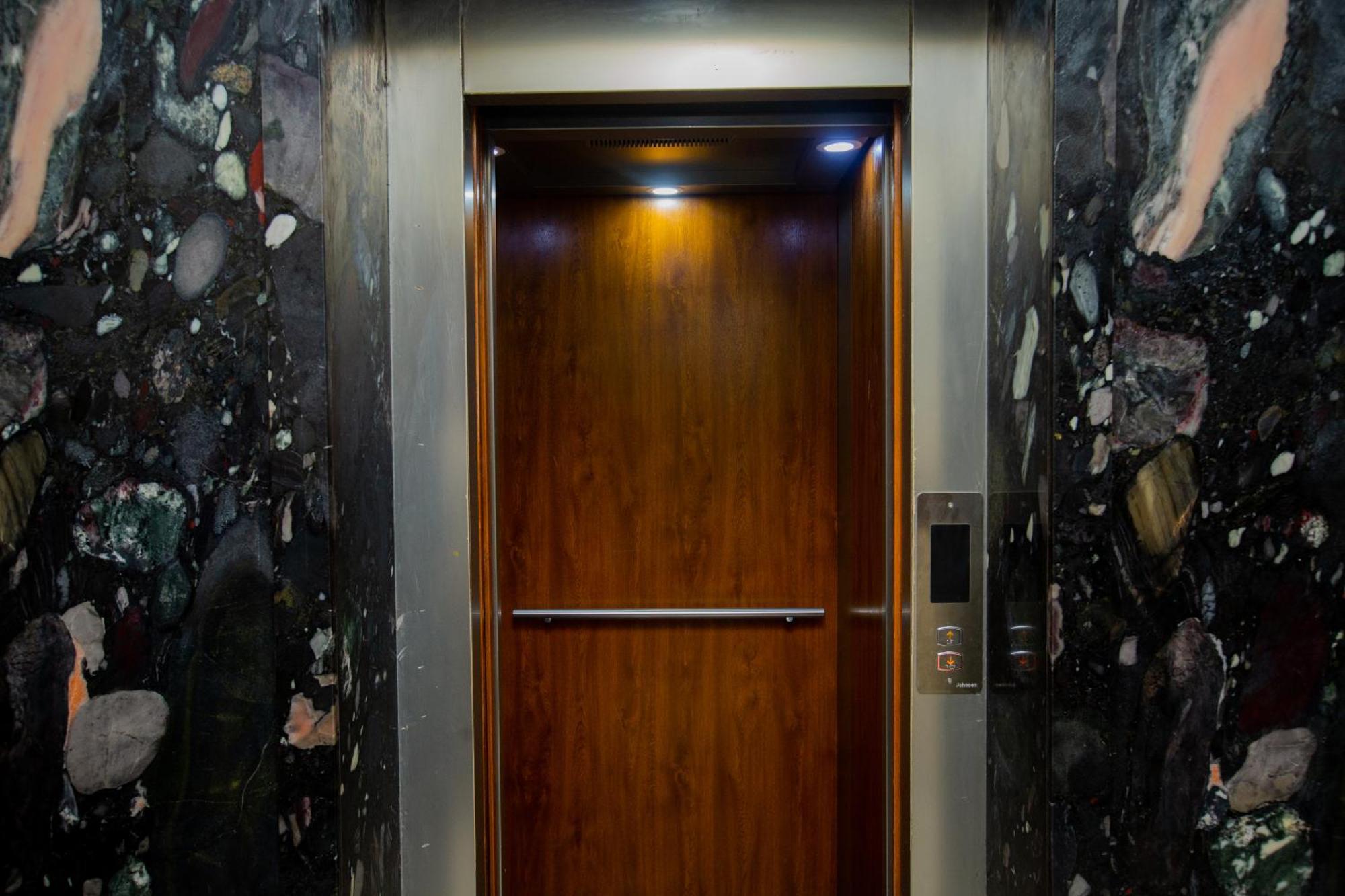 The Park Avenue Hotel - Business Class Hotel Near Central Railway Station Chennai Periyamet Exteriör bild