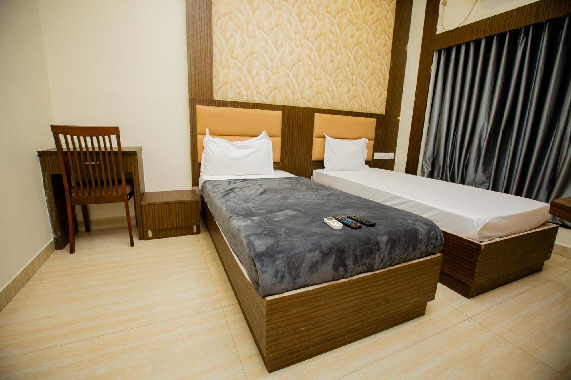 The Park Avenue Hotel - Business Class Hotel Near Central Railway Station Chennai Periyamet Exteriör bild