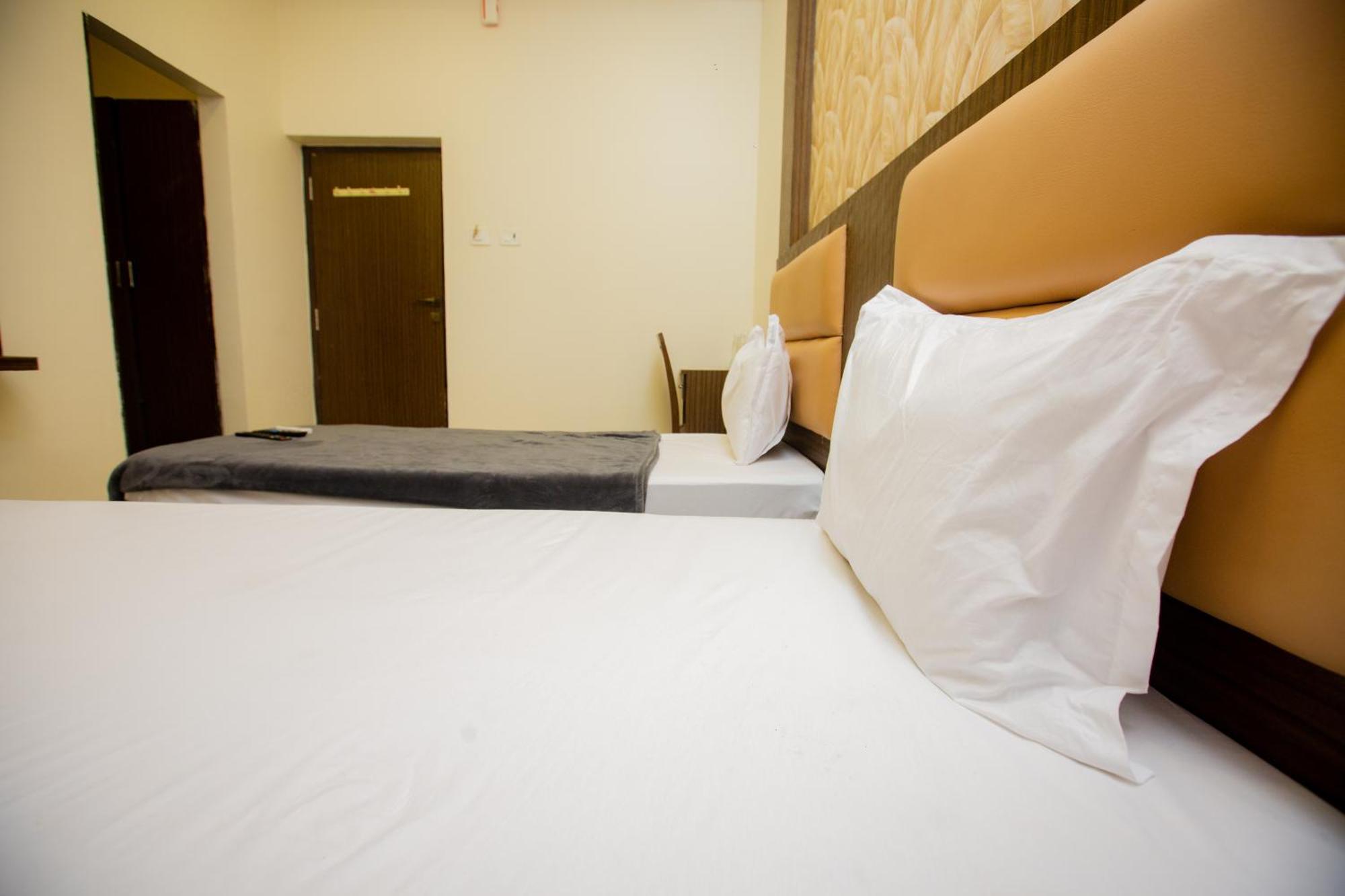 The Park Avenue Hotel - Business Class Hotel Near Central Railway Station Chennai Periyamet Exteriör bild