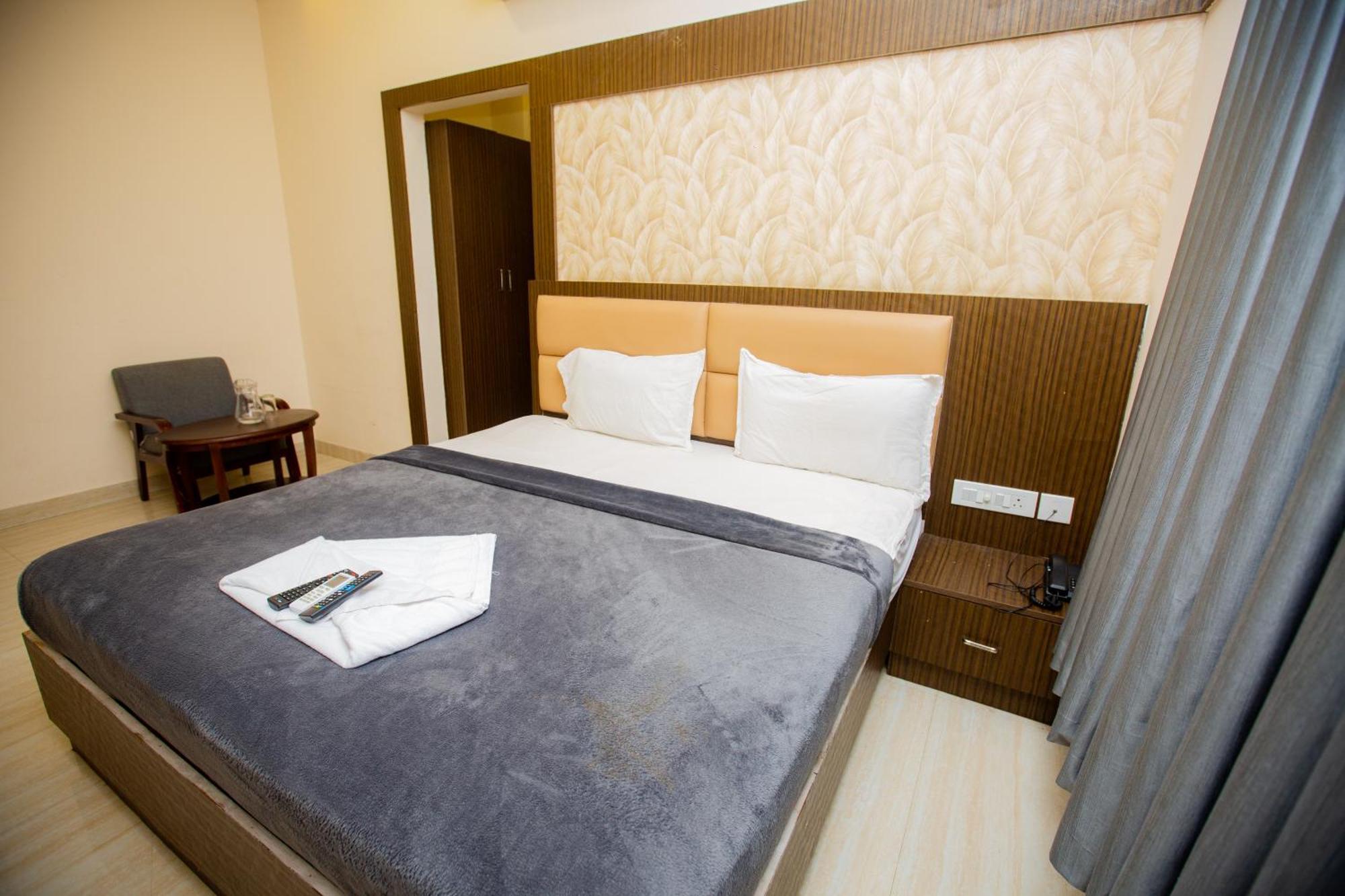 The Park Avenue Hotel - Business Class Hotel Near Central Railway Station Chennai Periyamet Exteriör bild